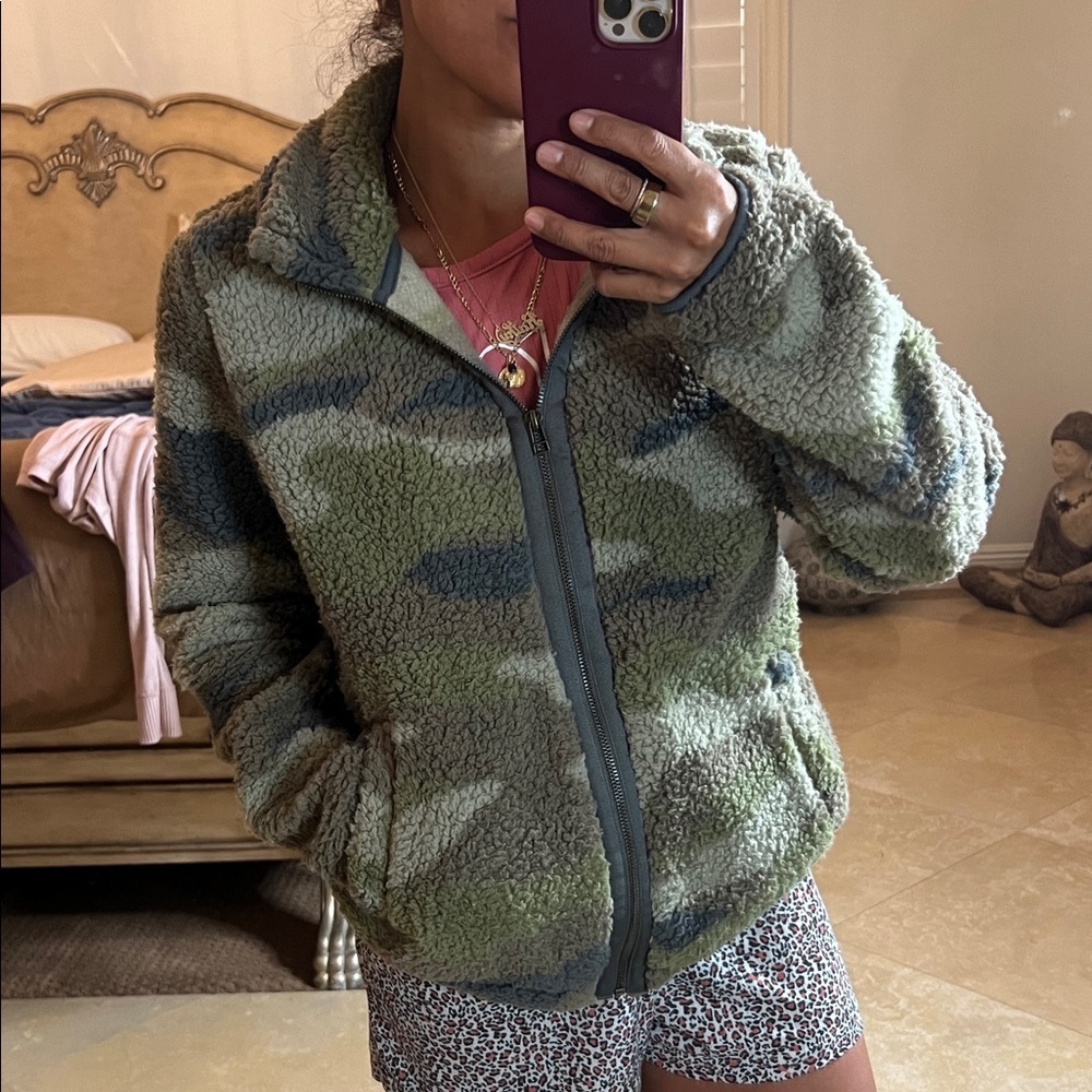 💕Old Navy Green Camouflage Teddy Jacket💕